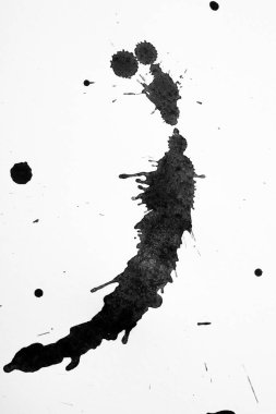 Beyaz kağıt üzerindeki mürekkep lekeleri