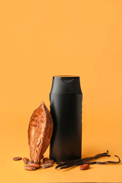 Flesje Douchegel Vanillestokjes Cacaodop Bonen Kleur Achtergrond — Stockfoto