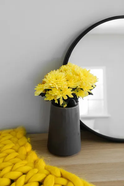 Vase Bouquet Flowers Mirror Table Light Wall — Stock Photo, Image