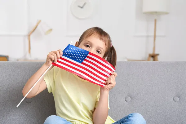 Kislány Amerikai Zászló Otthon — Stock Fotó