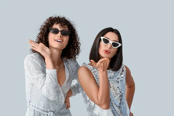 Fashionable Sisters Sunglasses Giving Air Kiss Grey Background — Stock Photo, Image
