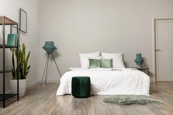 Yeşil Pouf Modern Yatak Odasının Içi — Stok fotoğraf