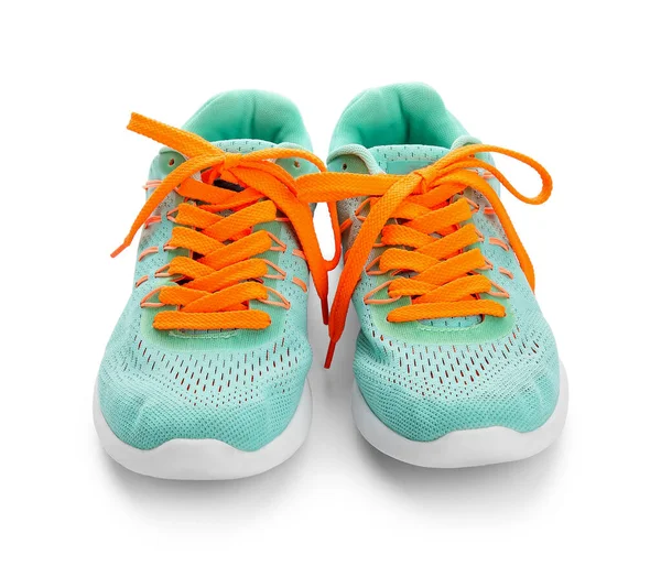 Sapatos Esportivos Com Laços Laranja Amarrados Fundo Branco — Fotografia de Stock