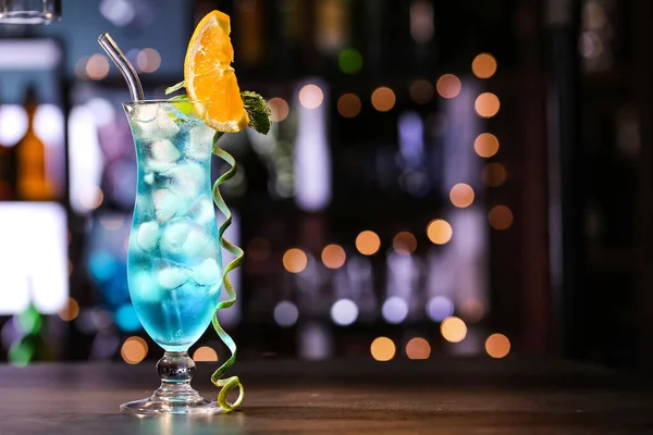 Glass Blue Lagoon Cocktail Table Bar — Stock Photo, Image