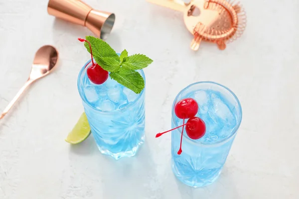 Glasses Blue Lagoon Cocktail Light Background — Stock Photo, Image