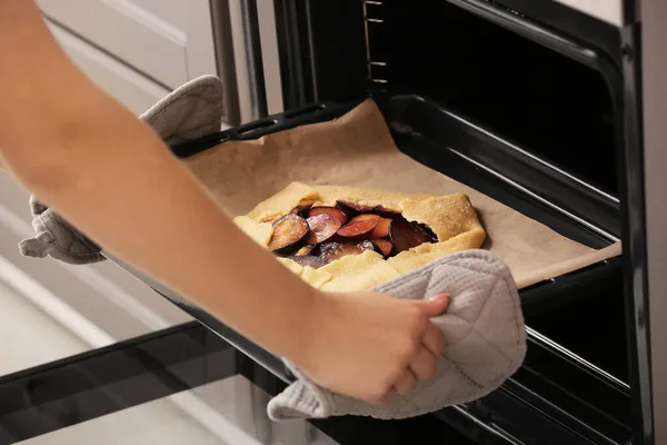 Woman Putting Uncooked Plum Galette Oven Closeup — Stock Photo, Image