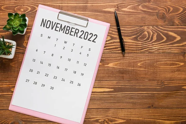 Kalender Pagina Van November 2022 Bloempotten Donker Houten Ondergrond Zwarte — Stockfoto
