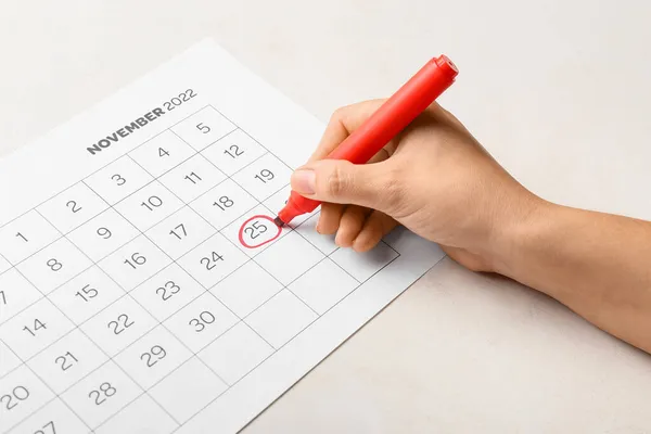 Woman Marking Date Black Friday Calendar White Background Closeup — Stock Photo, Image