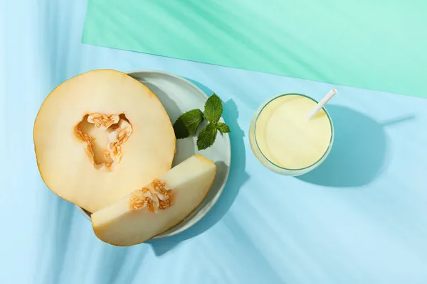 Glass Tasty Melon Milkshake Color Background — Stock Photo, Image