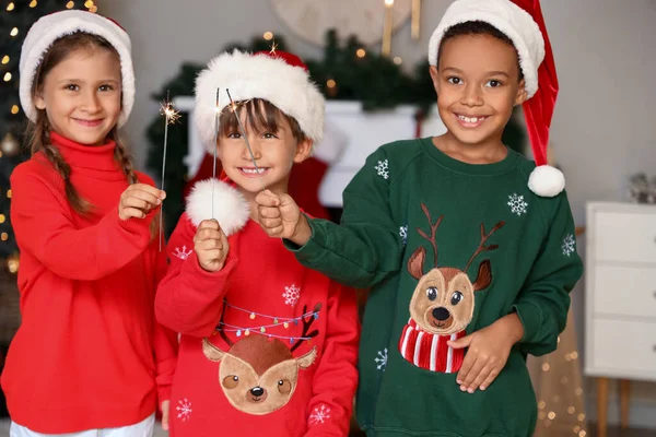 Söta Små Barn Med Glitter Hemma Julafton — Stockfoto