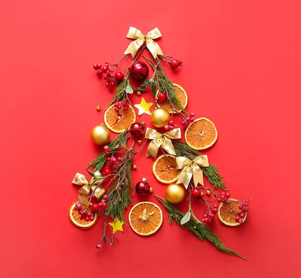 Christmas Tree Made Coniferous Branches Berries Decorations Dried Orange Slices — Stock Photo, Image