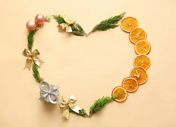 Heart Made Coniferous Branches Christmas Decorations Dried Orange Slices Color — Stock Photo, Image