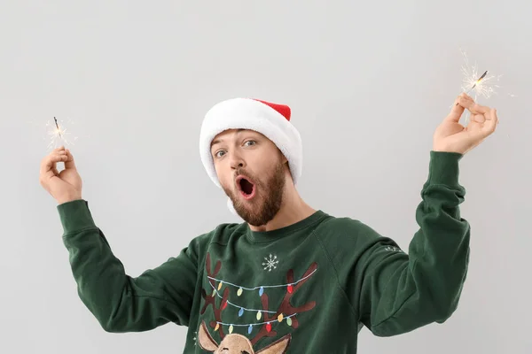 Young Man Santa Hat Christmas Sparklers Grey Background — Stock Photo, Image