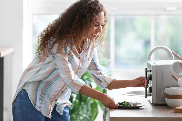 Young African American Woman Opening Microwave Oven Kitchen — Stock Photo, Image