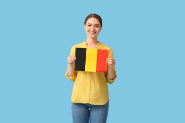 Geçmişinde Belçika bayrağı olan genç bir kadın