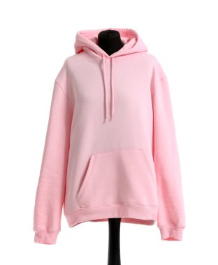 Beyaz arka planda pembe kapüşonlu manken