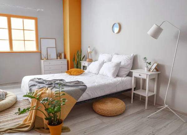 Interior Stylish Light Room Comfortable Bed — Stock Photo, Image