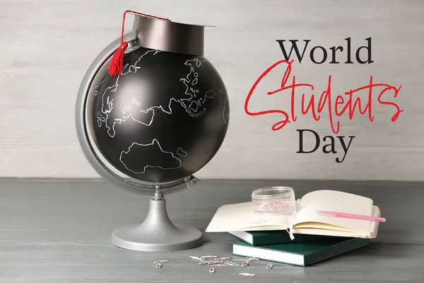Karta Okolicznościowa Światowy Dzień Studenta Kulą Ziemską Artykułami Piśmiennymi — Zdjęcie stockowe