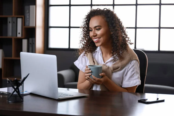 Beautiful African American Woman Cup Coffee Video Chatting Office Night — Stock Photo, Image