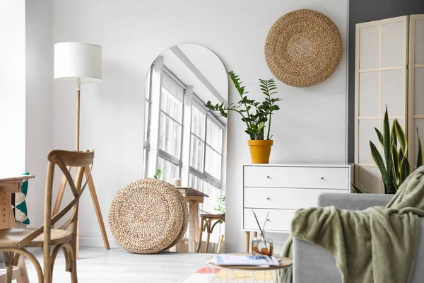Modern Living Room Interior Stylish Mirror Chest Drawers — Stock Photo, Image