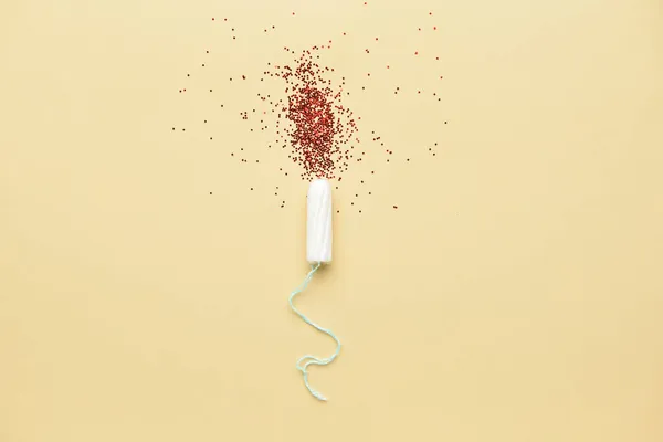 Tampon Menstruacyjny Konfetti Żółtym Tle — Zdjęcie stockowe