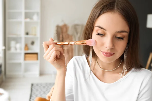 Pretty Young Woman Applying Makeup Powder Dressing Room — Stock Photo, Image