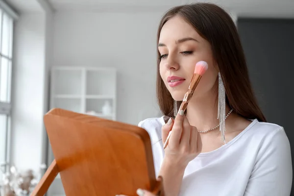 Pretty Young Woman Mirror Applying Powder Dressing Room — Stock Photo, Image