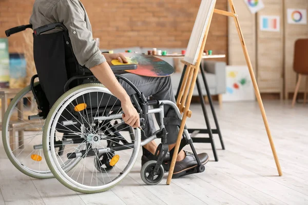 Young Handicapped Artist Painting Workshop — Stock Photo, Image