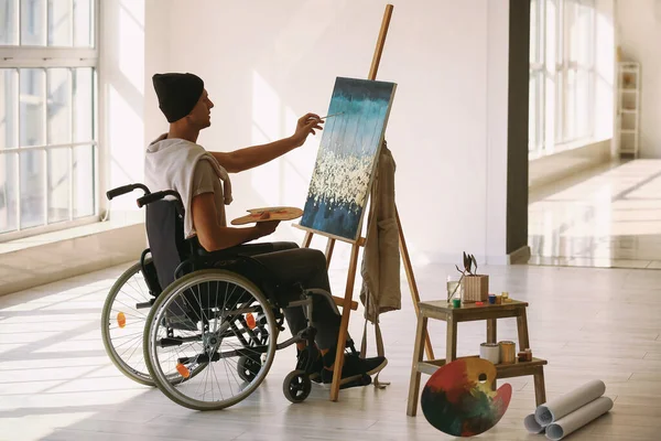 Young Handicapped Artist Painting Workshop — Stock Photo, Image