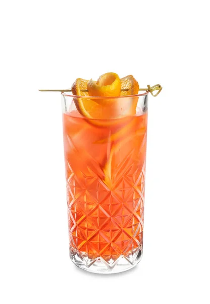 Copo Coquetel Negroni Com Casca Laranja Sobre Fundo Branco — Fotografia de Stock