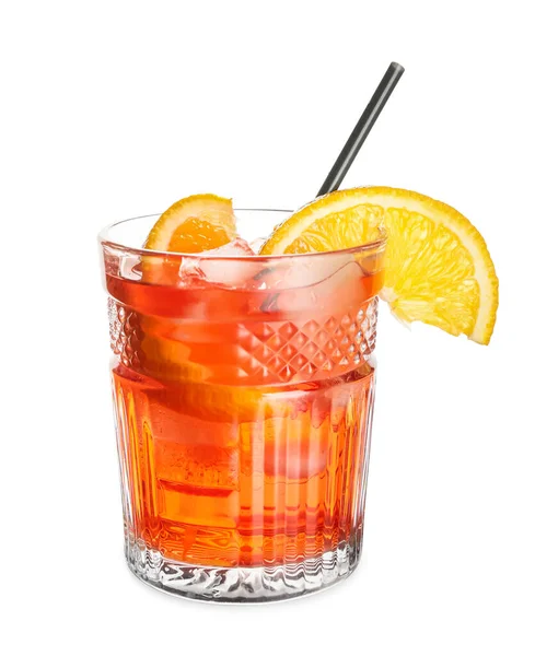 Glas Negroni Cocktail Mit Stroh Und Zitronenscheiben Auf Weißem Hintergrund — Stockfoto