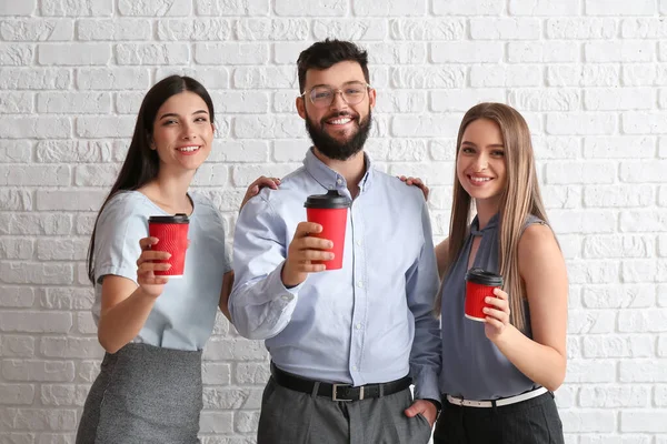 Business People Coffee White Brick Background — Stock Photo, Image