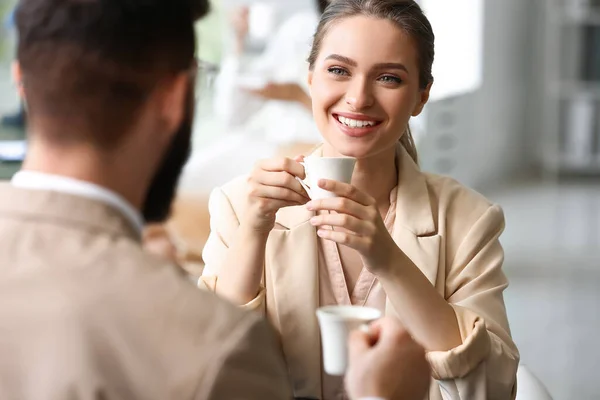 Gente Negocios Tomando Café Oficina — Foto de Stock