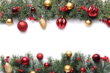 Beyaz arka planda dallar ve Noel topları