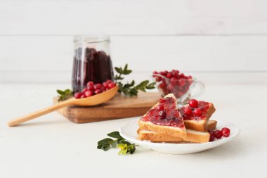 Masada yaban mersini reçelli lezzetli tost tabağı