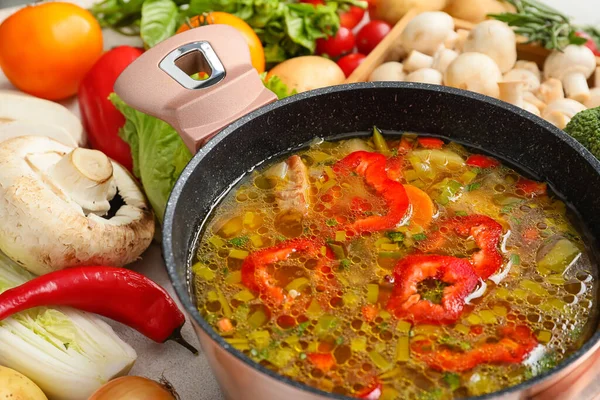 Olla Cocina Con Deliciosa Sopa Primer Plano — Foto de Stock