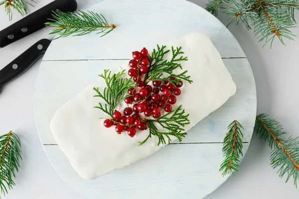 Board Tasty Christmas Bread Light Background — Stock Photo, Image