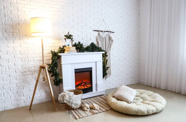 Modern Fireplace Glowing Lamp Room Decorated Christmas — Stock Photo, Image