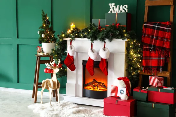 Modern Fireplace Wooden Deer Christmas Decorations Green Wall — Stock Photo, Image