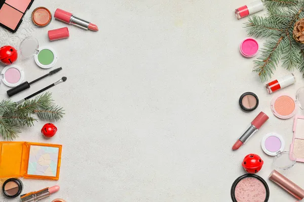 Cadre Cosmétiques Maquillage Avec Décor Noël Sur Fond Blanc — Photo
