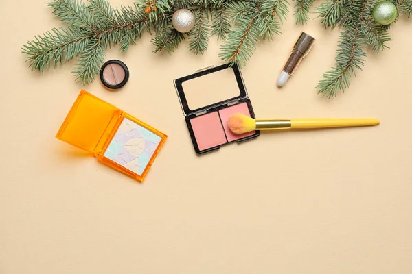 Cosmétiques Maquillage Avec Décor Noël Sur Fond Beige — Photo