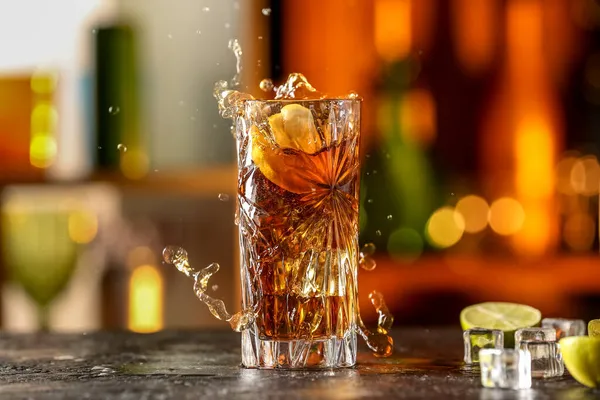 Glass Splashes Tasty Cuba Libre Cocktail Table Bar — Stock Photo, Image