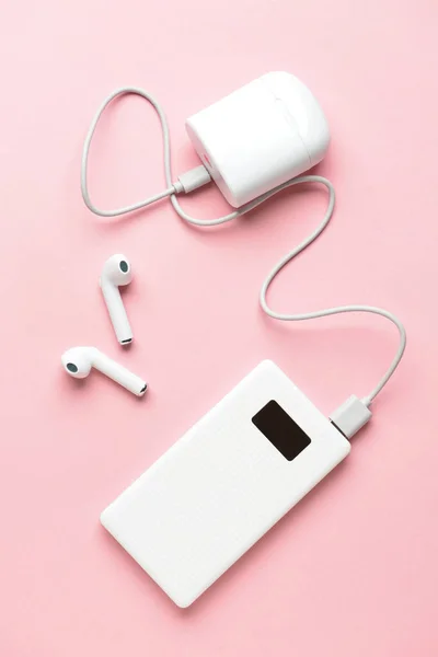 Modern Power Bank Case Earphones Pink Background — Stock Photo, Image