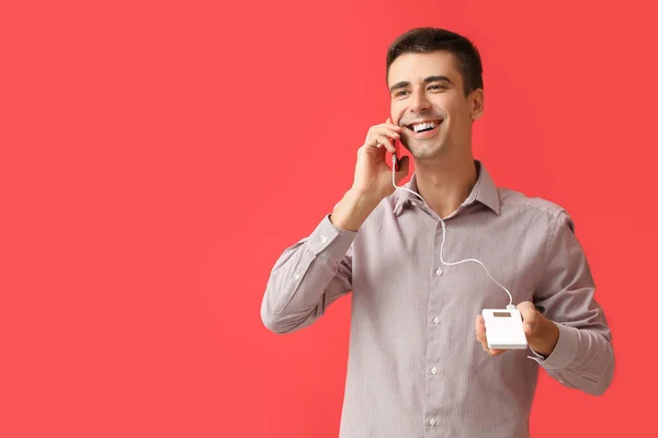 Young Man Phone Power Bank Color Background — Stock Photo, Image