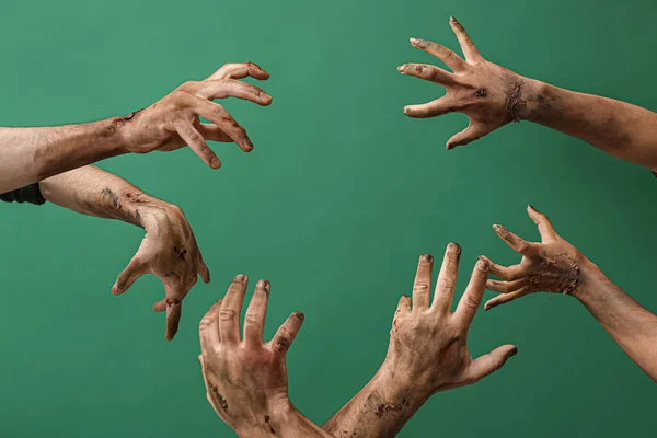 Renkli Arka Planda Zombilerin Elleri — Stok fotoğraf