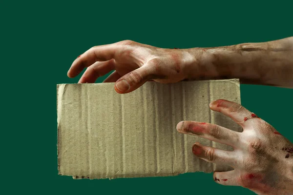 Ręce Zombie Pustym Arkuszem Papieru Tle Koloru — Zdjęcie stockowe