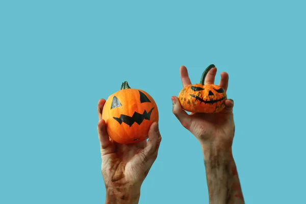 Manos Zombie Con Calabazas Halloween Sobre Fondo Color —  Fotos de Stock