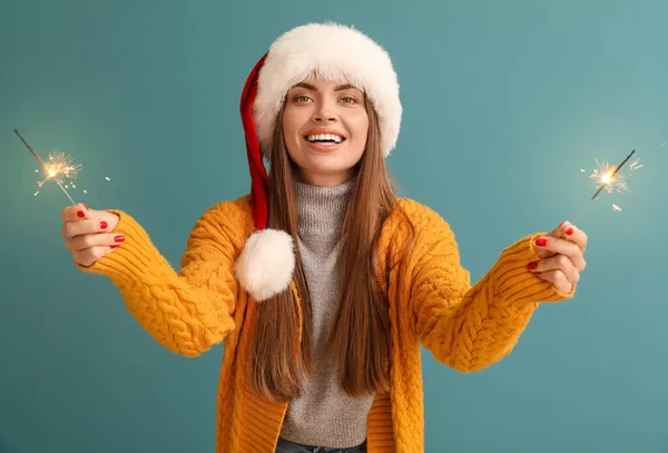 Pretty Young Woman Santa Hat Christmas Sparklers Blue Background — Stock Photo, Image