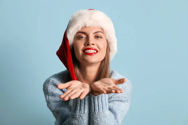 Pretty Young Woman Santa Hat Blue Background — Stock Photo, Image