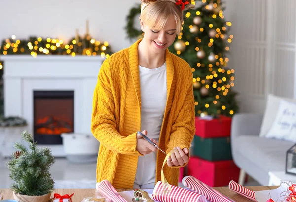 Beautiful Young Woman Packing Christmas Gift Home — Stock Photo, Image